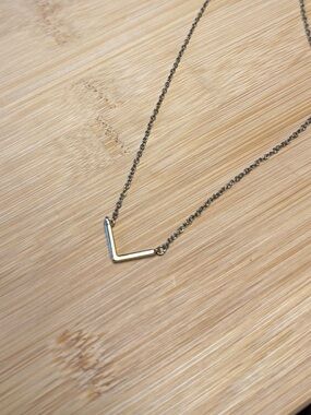 Minimal V-Shaped Gold Tone Necklace - Women Jewelry